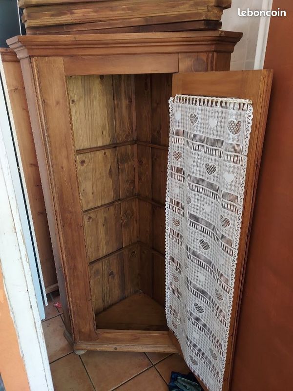 Aimoire d'angle en bois (image 2)
