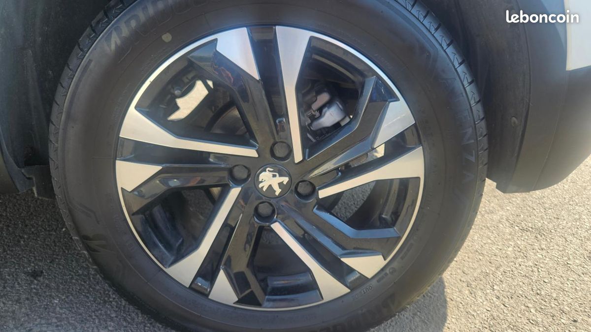 Peugeot 2008 BlueHDi 130 S&S EAT8 GT (image 20)
