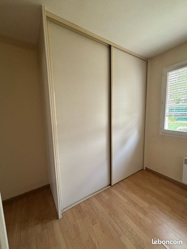 Grand dressing / Armoire encastrée coulissante – 200 x 245 cm (image 2)