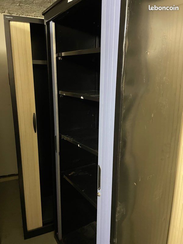 Armoire métallique, quatre étagères porte rideau (image 1)