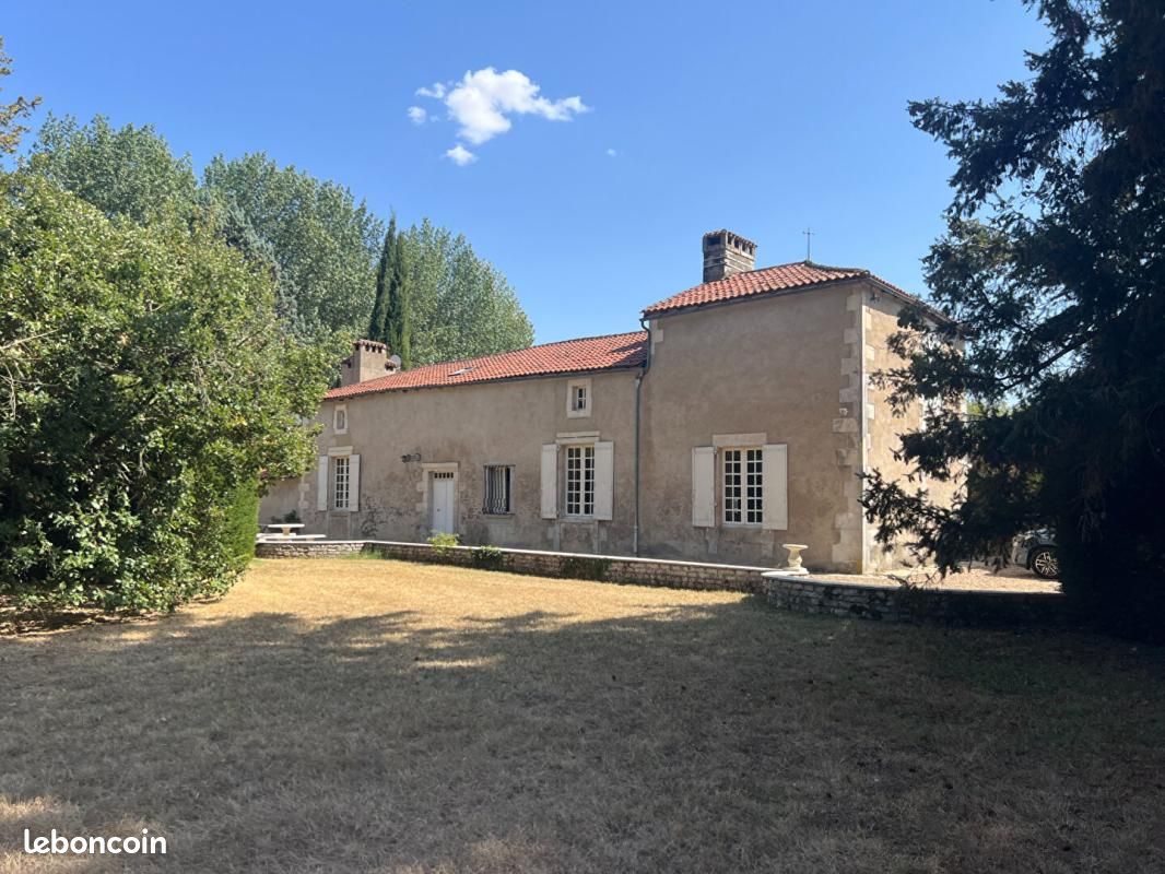 Maison 7 pièces 260 m² · à Chasseneuil-du-Poitou · 260 m² · 462 000 €