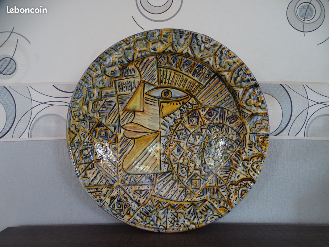 Plat mural terre cuite vernissée décor Picasso poterie SAFI SAID PICAZO Ø 40 cm (image 1)