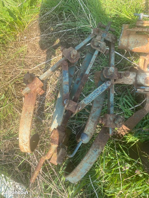 Charrue avec grappin pour motoculteur staub (image 1)