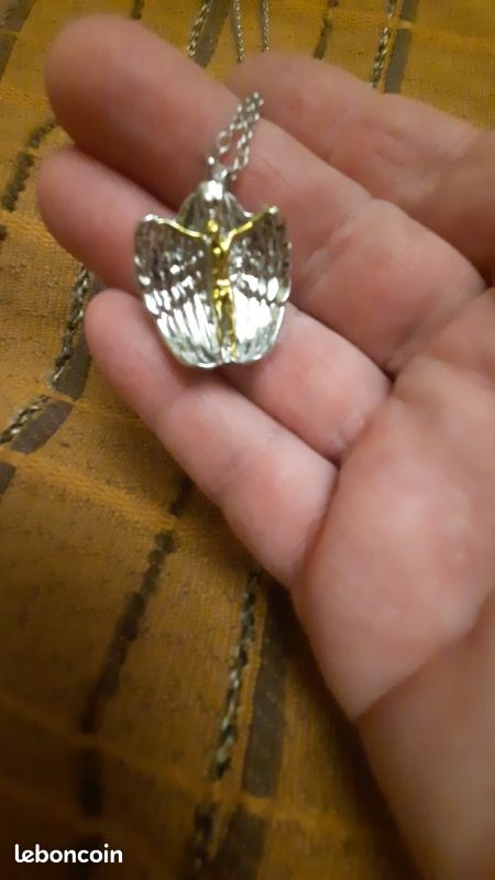 Collier jesus soutenu par un ange (image 5)