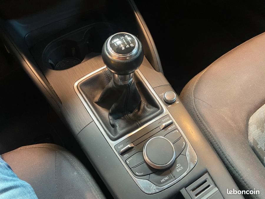 Audi A3 1.6 tdI 105 cv AMBIENTE 105cv 3P BVM (image 17)