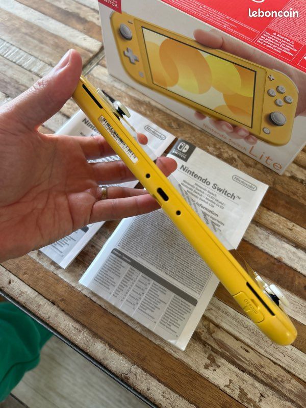 Nintendo switch lite (image 4)