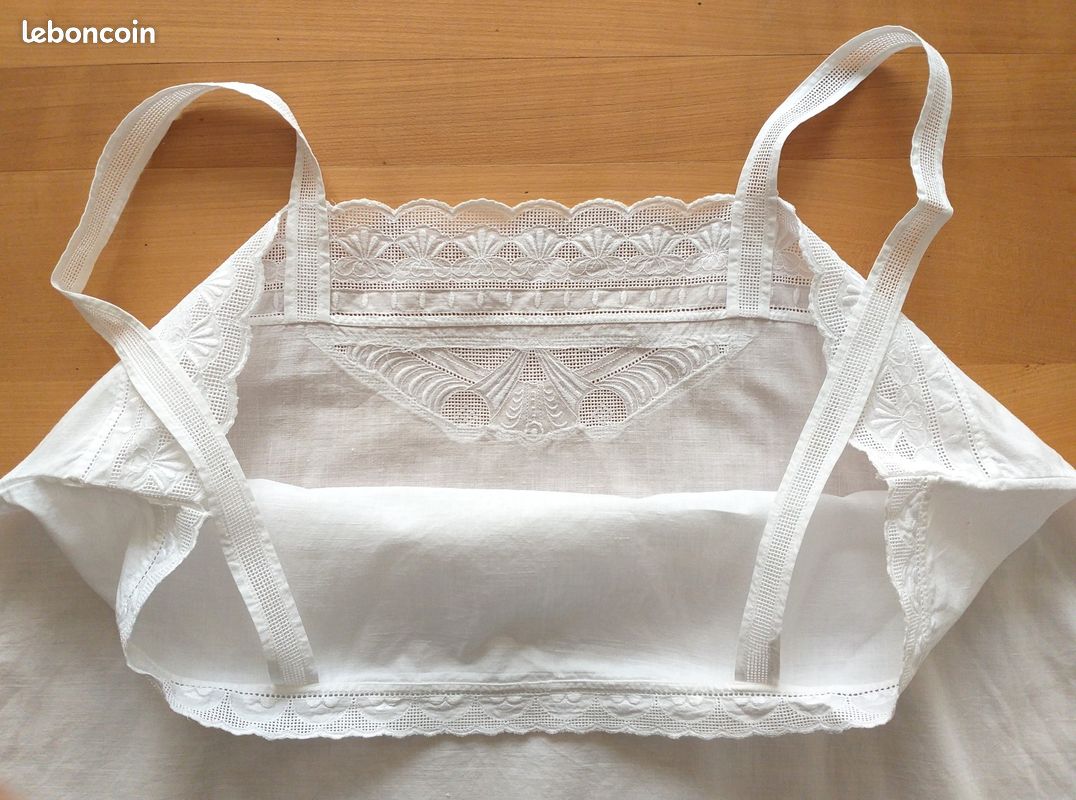 Chemise de nuit ancienne blanche brodée à fines bretelles (image 3)