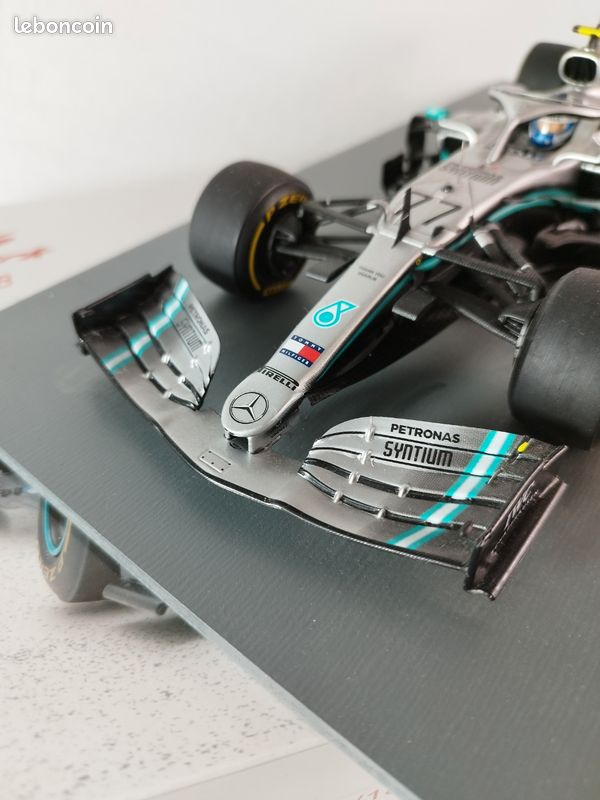 Miniature Spark Mercedes W10 1/18 – Signée Valtteri Bottas (F1 2019)