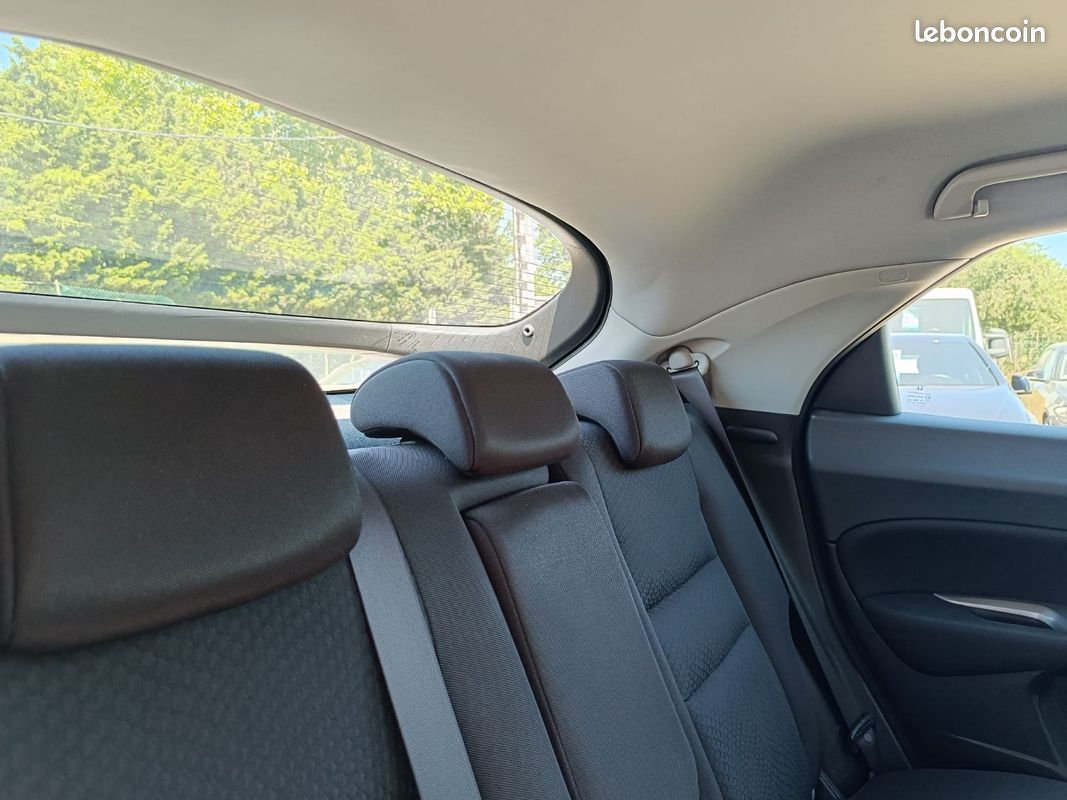 HONDA Civic VIII 1.4 Sport (image 8)