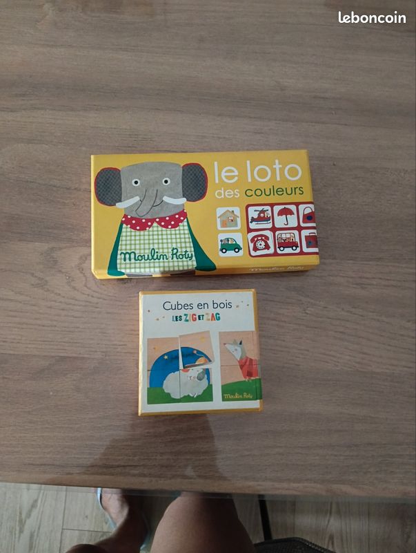 Lot 2 jeux Moulin Roty : cubes en bois et le loto des couleurs (image 1)