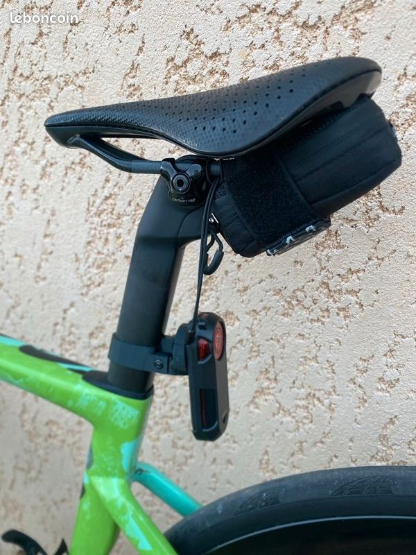 Éclairage avant avec support guidon Garmin Varia Light UT 800 GARMIN