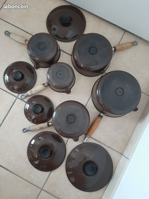 Lot De 4 Casseroles Le Creuset – Fonte émaillée, Manches En Teck, Bec Verseur – Occasion