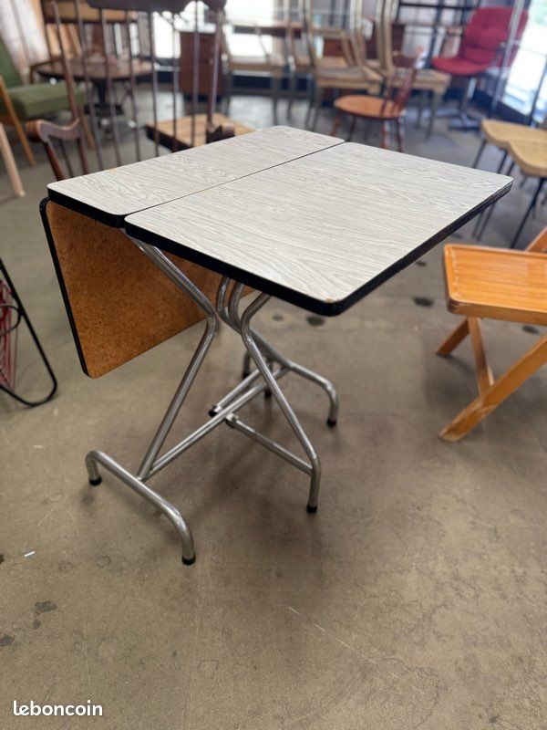 Table ronde Formica Vintage 120cm - Ameublement