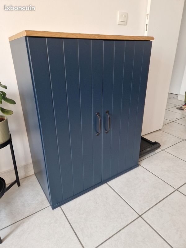 SKRUVBY
Armoire avec portes (image 1)