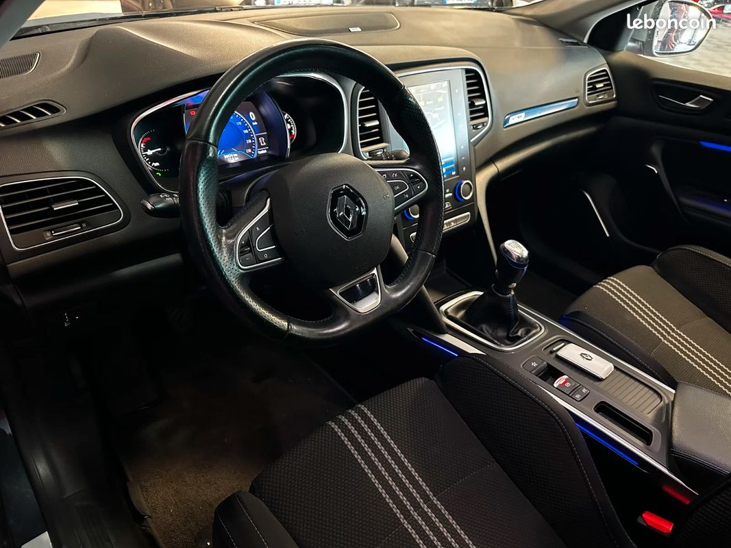 RENAULT MEGANE 4 1.2 TCE 130ch GT-LINE / Bose / Suivi D'entretien Complet (image 7)
