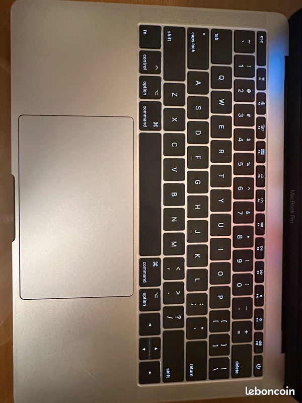 MacBook Pro 13 pouces (modèle 2017), coloris Gris Sidéral, avec un stockage confortable de 256 Go SSD (image 3)