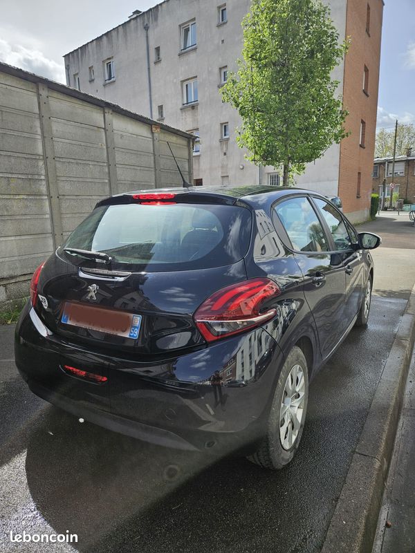 Peugeot 208 1.2L 68 CV (image 2)