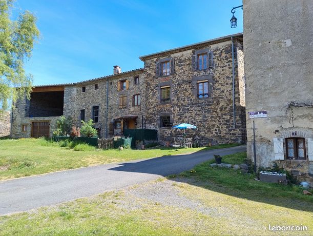 Maison de village dans les gorges du Haut-Allier