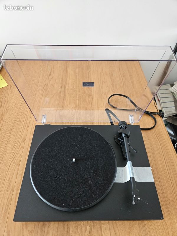 Platine Vinyle Pro-Ject Debut REFERENCE N°3 (OM5e) - Piano Black, Neuve Ouverte