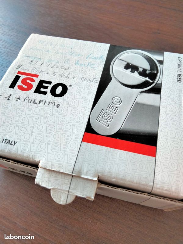 Barillet ISEO R6 cylindre clés 30x50 + 6 clés + 1 carte - COLMAR (image 2)