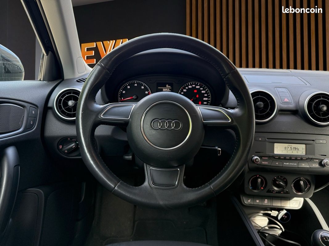 AUDI A1 1.2 TFSI 90 CH AMBIENTE * SIEGES CHAUFFANTS * CLIMATISATION * CHAINE DISTRIBUTION CHANGEe (image 4)