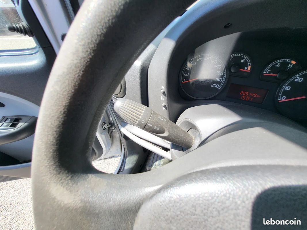 Fiat doblo family 1.9 mjt / 7 places / distri + embrayage + vidange + bougies + vanne egr neuve (image 24)