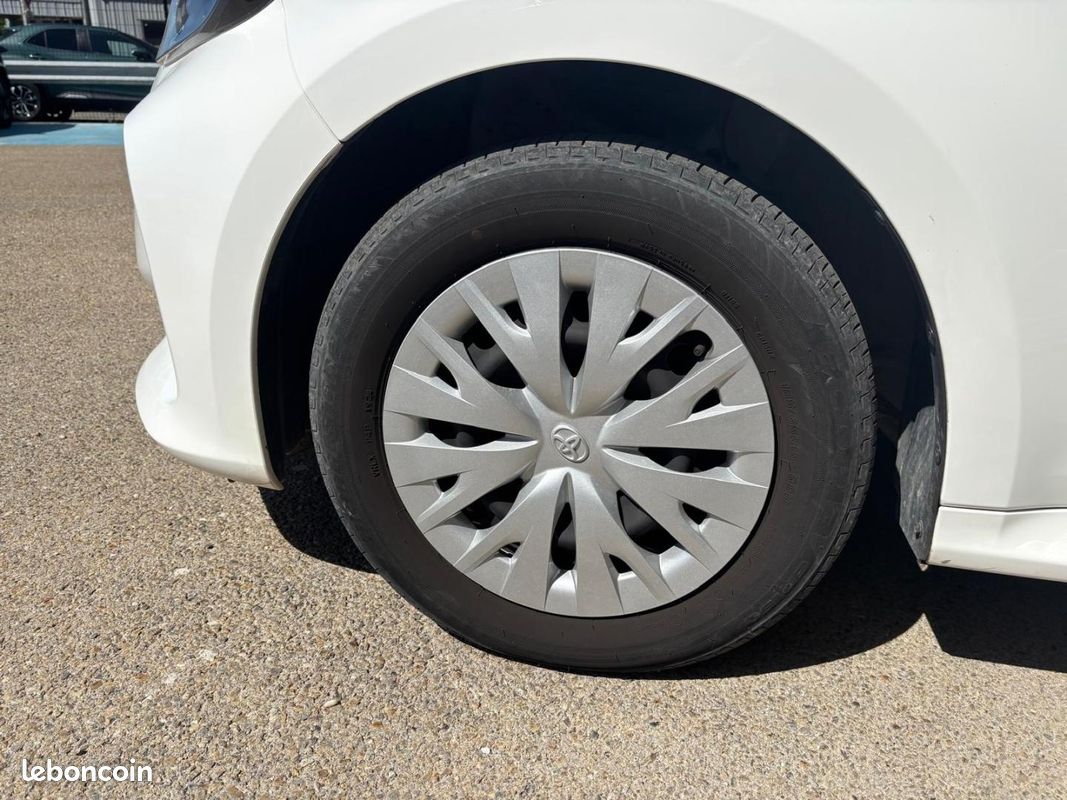 Toyota Yaris 120 VVT-i Dynamic Business 5p MC24 (image 27)
