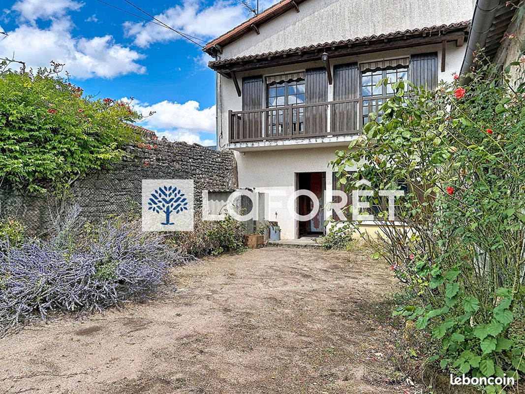 Maison 5 pièces 136 m² · à Airvault · 136 m² · 110 000 €