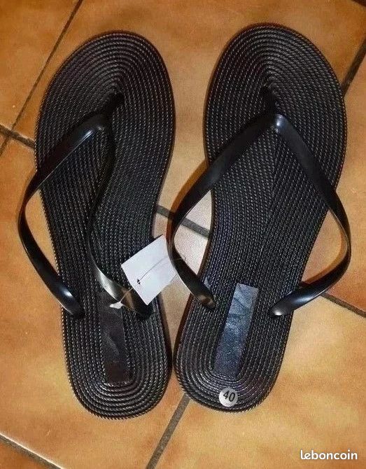 Une paire de Tongs femme noir neuf P40 ( belle qualité ) (image 1)