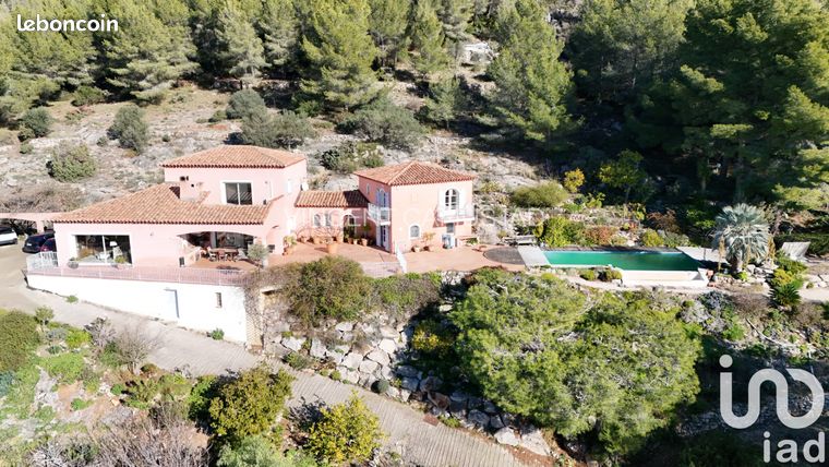 Villa 6 pièces 240 m²