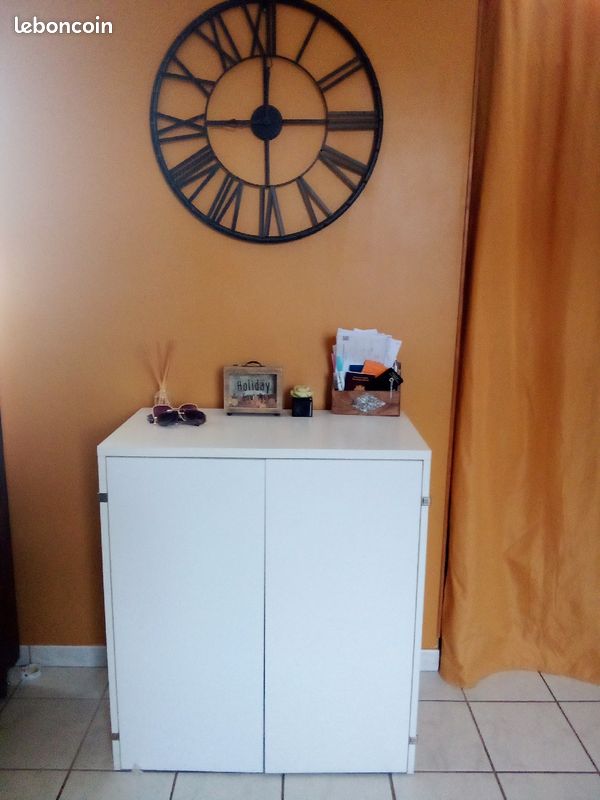 Console table (image 1)