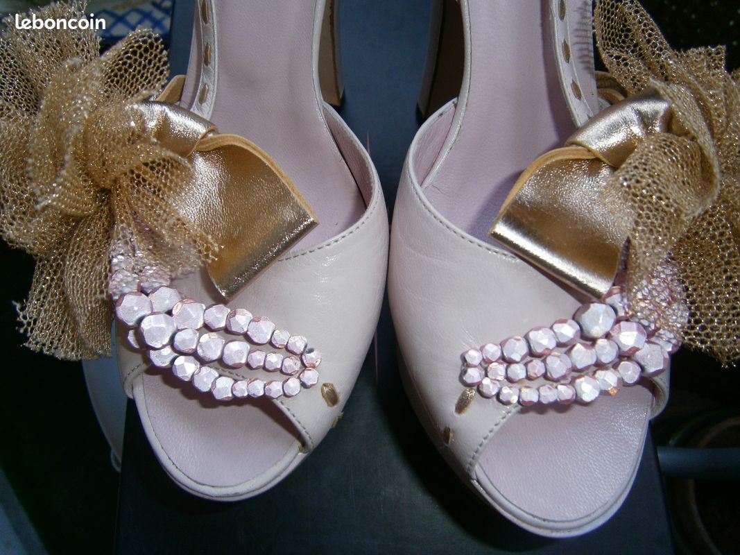 Escarpins Bluemarine Dorés – Talons Hauts Fin – Cuir – Taille 40 – Neufs Sous Emballage