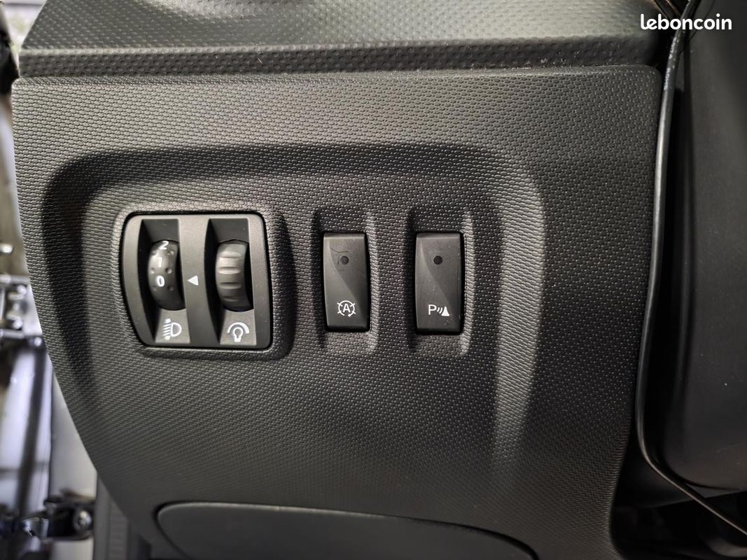 RENAULT CAPTUR 0.9 Energy TCe - 90 Intens (image 28)