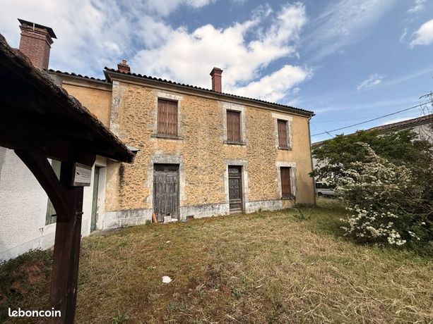 Ensemble immobilier totalement à rénover