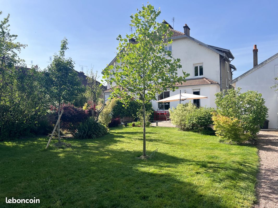 Maison 11 pièces 160 m² · à Gueugnon · 160 m² · 198 000 €