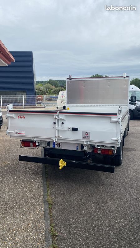 Iveco Daily Gris 35C18HA8 3.0L 180ch BVA Benne coffre paysagiste 52825 ht / OPTIONS +++ (image 2)