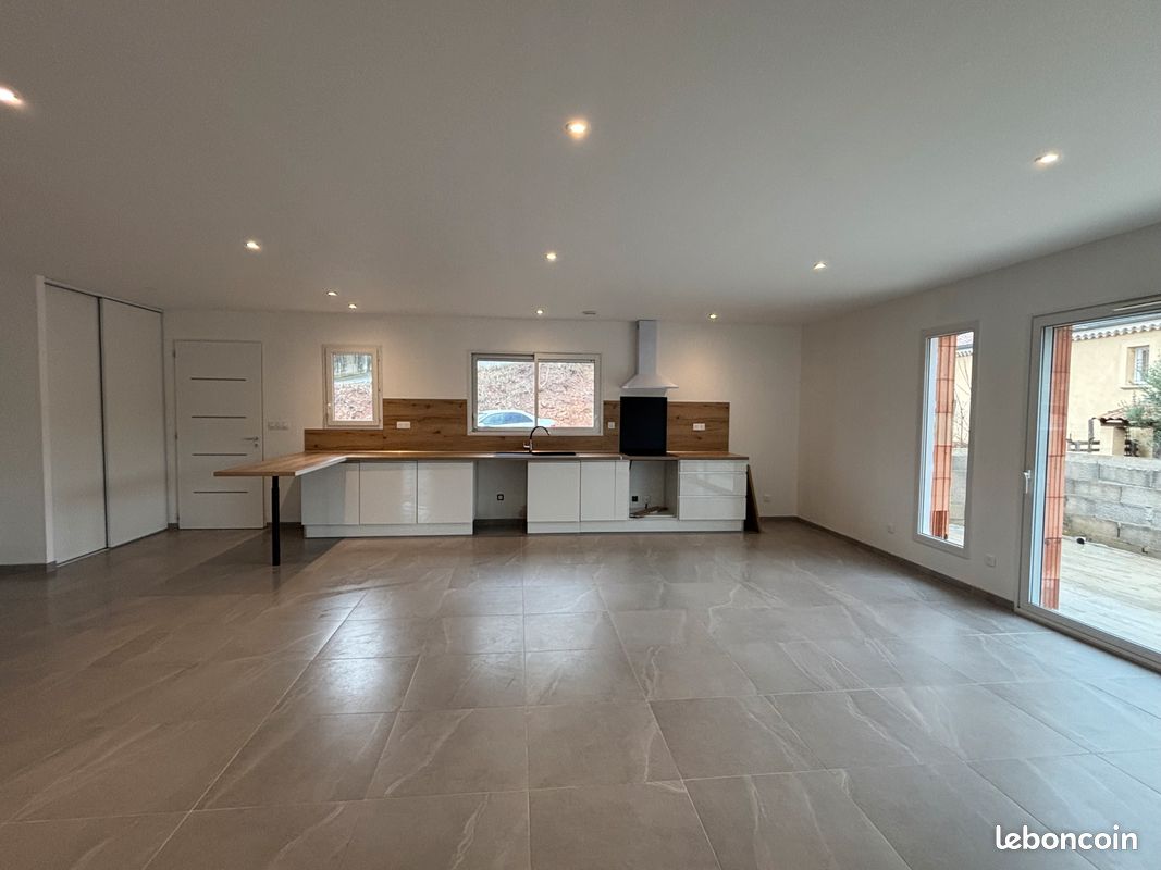 Appartement 4 pièces 100 m² · à Aubenas · 100 m² · 900 €