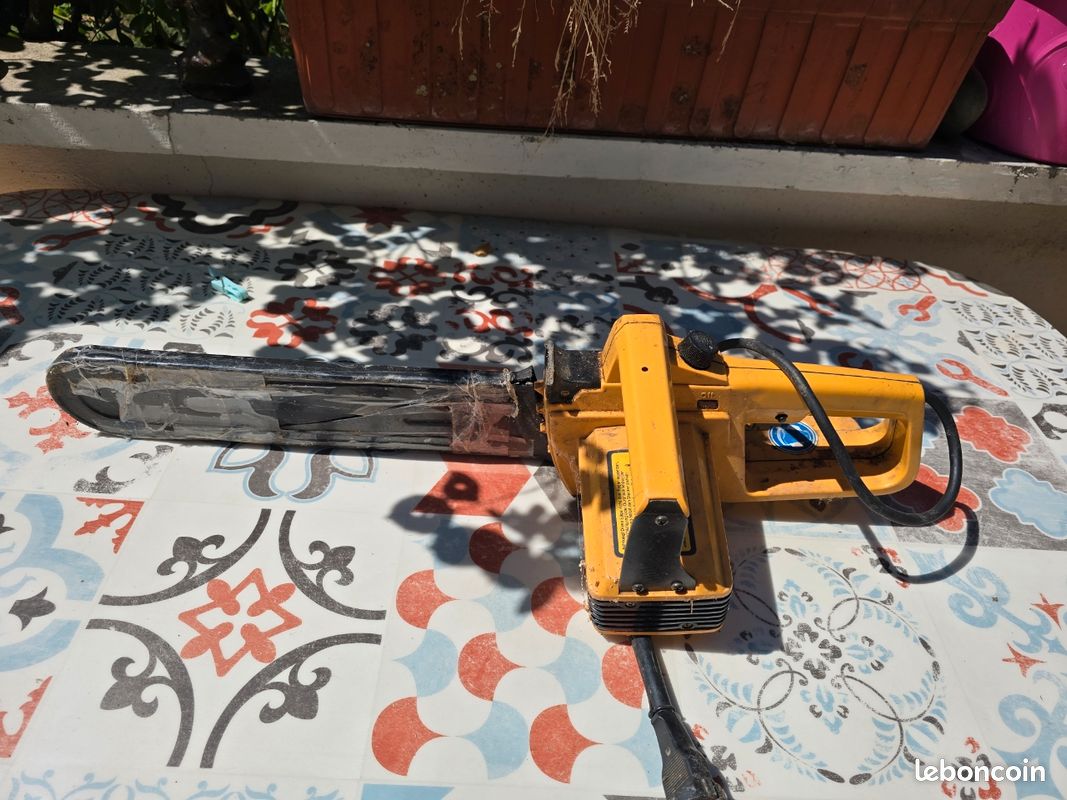 Tronconneuse electrique (image 1)