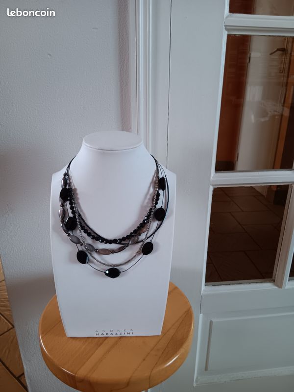 Collier fantaisie noir (image 1)