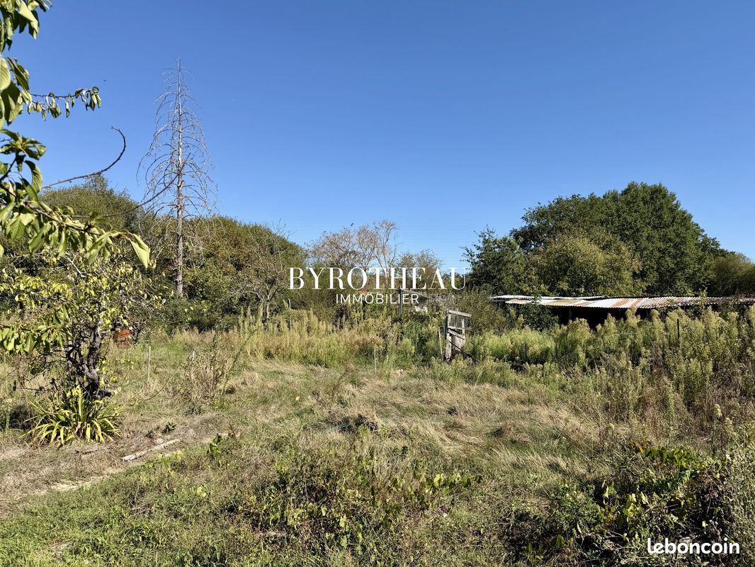 Terrain 925 m² · à Feneu · 925 m² · 120 000 €