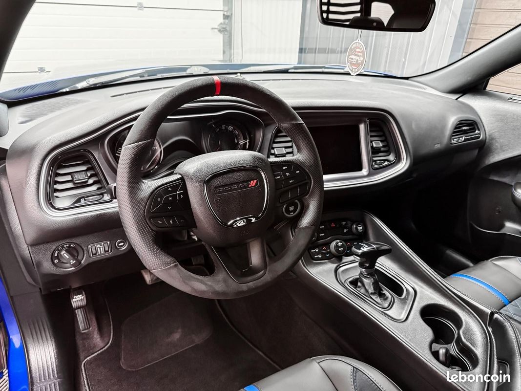 Dodge CHALLENGER Widebody Look V6 3.6 306 ch – CarPlay – Caméra – Cuir (image 13)