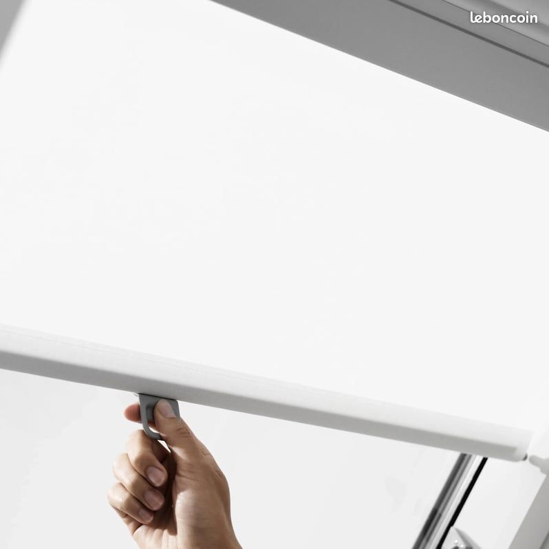 Store rideau Velux (image 1)