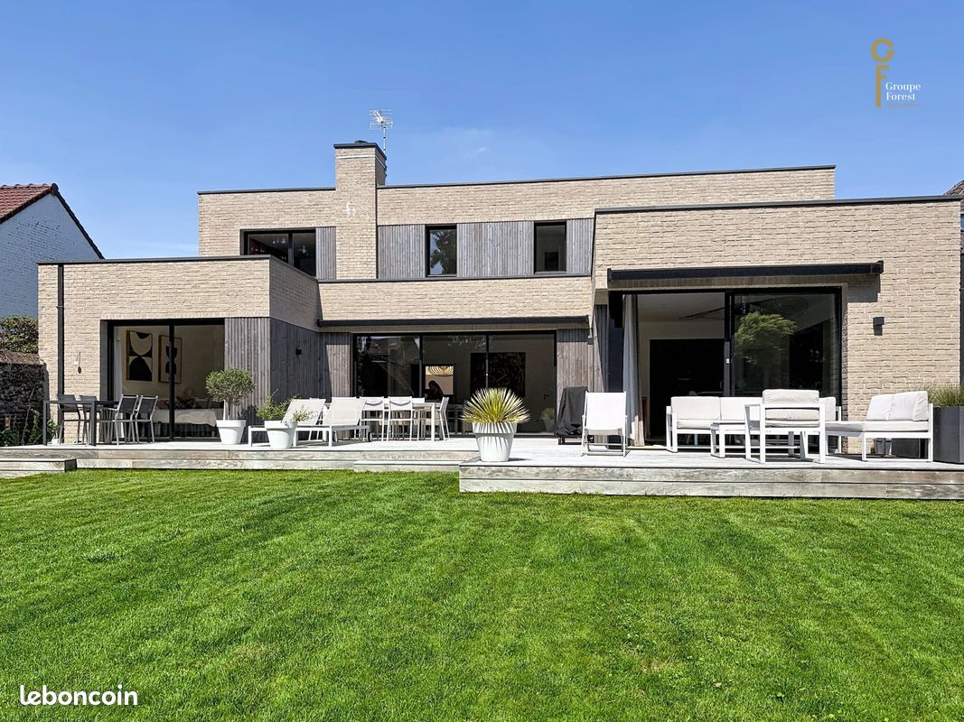Maison 9 pièces 240 m² · à La Madeleine · 240 m² · 1 595 000 €