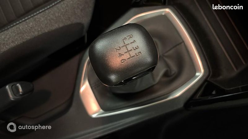 Peugeot 2008 1.5 BlueHDi 110ch S&S Style (image 29)