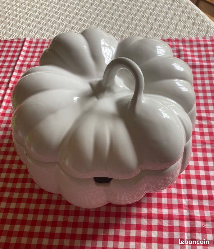 Soupière blanche avec couvercle (image 1)