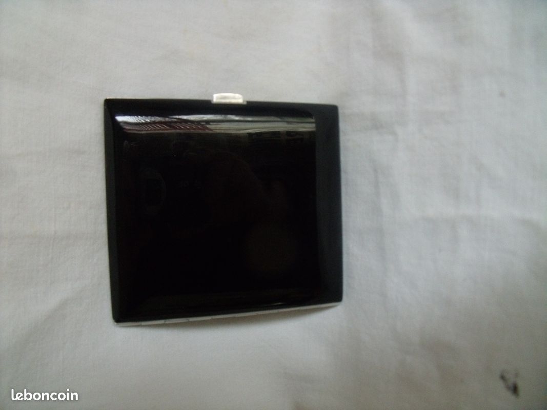 Porte cigarette en plastique et aluminium, Vintage (image 2)