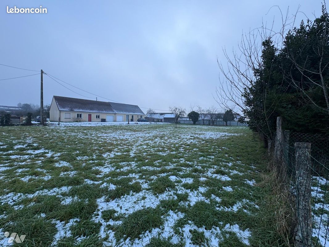 Terrain 1421 m² · à Mansigné · 1 421 m² · 32 880 €