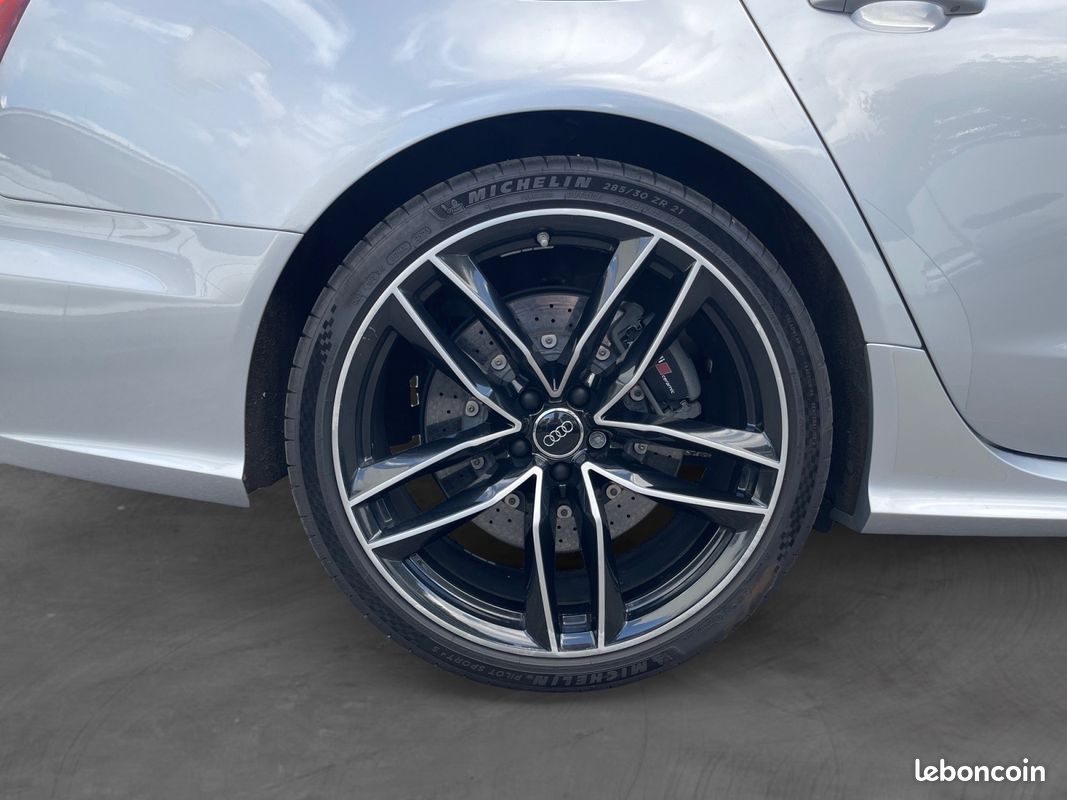 AUDI RS6 PERFORMANCE 605Ch Toit Ouvrant Bose CarPlay Caméra 3D Freins Céramique Toutes Options Suivi Complet Audi Garantie 12 mois (image 17)