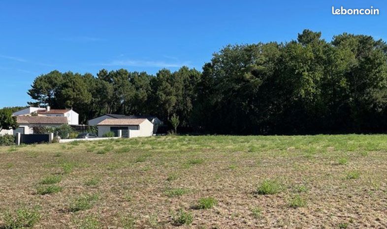 Terrain à bâtir de 449 m2 au prix de 130000 à LES MATHES (17) · 130 000 €