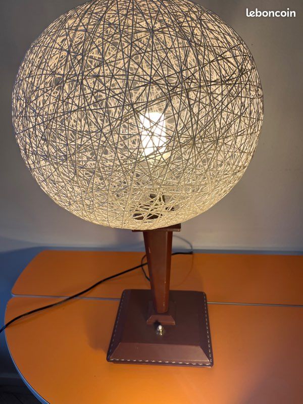 Lampe de bureau gainé de cuir marron (image 2)